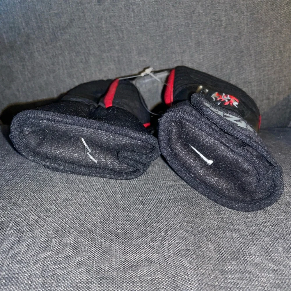 🧤New Black and Red Youth Thinsulate Mittens